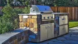 Outdoor kitchen installation by bay area patio contractor in Palo Alto – Sigura Construction